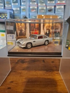 ASTON MARTIN DB5 1963 WITH FIGURES MILLENIUM DIORAMA VITESSE 1/43 - Picture 1 of 5