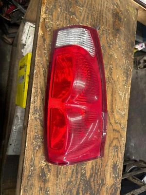Объектив заднего фонаря CHEVY AVALANCHE 1500 со стороны водителя LH 02 03 04 05 06 - Изображение 1 из 2