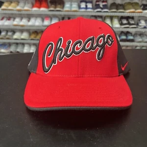 VTG 2000s Nike Chicago Bulls Retro 90s Script Fitted Hat Swoosh Flex Sz 7 1/4 - Picture 1 of 5