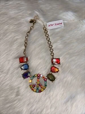 Collar Betsey Johnson Tono Dorado Love Fest Signo de Paz Declaración Acentos de Cristal Foto 1 de 3