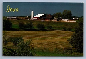 Postkarte Vintage Red Barn Iowa's Rich Farmlands Countryside 4x6 - Bild 1 von 2