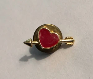 Small Red Heart with Arrow Cupid Love Valentine Lapel Pin Gold Vest Tie Tack Vtg - Picture 1 of 3