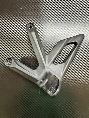 Soporte estribo delantero izquierdo KTM 1290 Super Duke R 61703038000C1 Foto 1 de 3