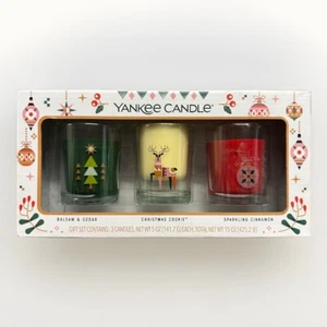 Yankee Candle Confezione da 3 Candele Profumate Balsamo e Cedro di Natale - Biscotto alla Cannella - Foto 1 di 2