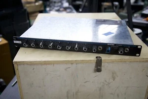 Shure SCM800 8-Channel Microphone Mixer - Picture 1 of 3