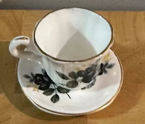 Coppa da tè e piattino miniatura Jonathon Hart Bone China - Foto 1 di 3