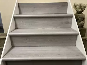 NEU Luxus Treppenverkleidungsset 13 Stufen und Setzstufen LVT geriffelter Kern LUNAR OAK - Bild 1 von 22
