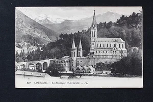 Carte postale ancienne CPA LOURDES - La Basilique et la Grotte - Picture 1 of 1