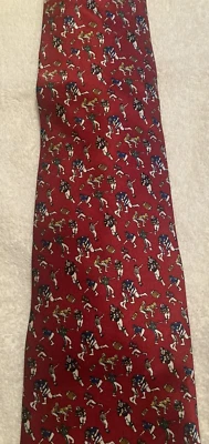 Artefactos de museo de corbata temática de fútbol Foto 1 de 4