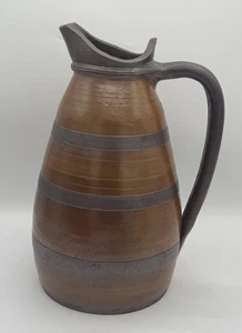 "Jarra de cerámica Turgis Le Tronquay Calvados grande de arcilla marrón 9,5"" antigua" - Imagen 1 de 10