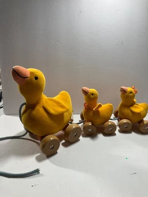 Juguete de tracción de tren Rich Frog Duck Foto 1 de 4