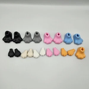 Barbie Cutie Reveal Ersatzschuhe & Fäustlinge rosa, schwarz, grau, blau & weiß - Bild 1 von 7