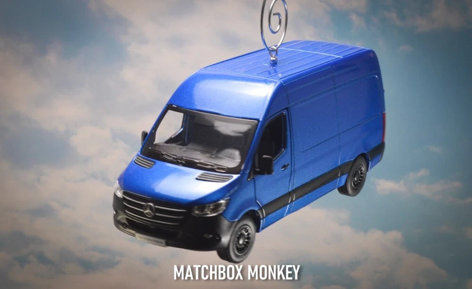 Camión de reparto rojo Mercedes Benz Sprinter árbol de Navidad adorno caja furgoneta Foto 1 de 4