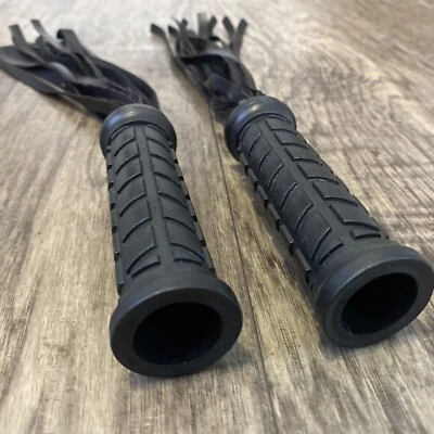 Piezas de triciclo Schwinn Roadster - Empuñaduras y borlas de manillar de triciclo Foto 1 de 3