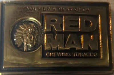 Fivela de cinto vintage homem vermelho mastigando tabaco latão maciço novo estoque antigo 1983 EUA - Imagem 1 de 2