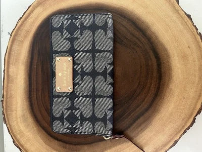 Cartera grande Kate Spade azul marino y blanco de cuero granulado con cremallera alrededor Foto 1 de 4