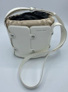 Charles & Keith Umhängetasche weiß Bucket neu mit Etikett - Bild 1 von 7
