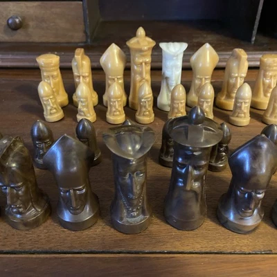 Juego de ajedrez esculpido de colección por Peter Ganine completo 32 (ver fotos) 1 reina blanca Foto 1 de 4