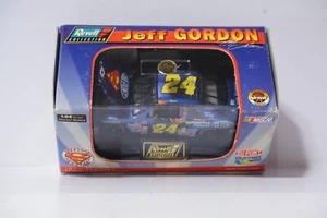 Jeff Gordon #24 Dupont Superman 1999 Chevrolet Monte Carlo Revell 1:64 23,472 - Picture 1 of 4