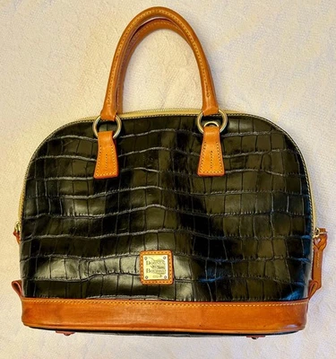 Bolso Cartera Dooney & Bourke Croco Cuero Negro y Tostado Repujado Interior Rojo  Foto 1 de 4