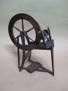 Spinning wheel, loom, model, Australian cedar, moving parts, vintage - Picture 1 of 9