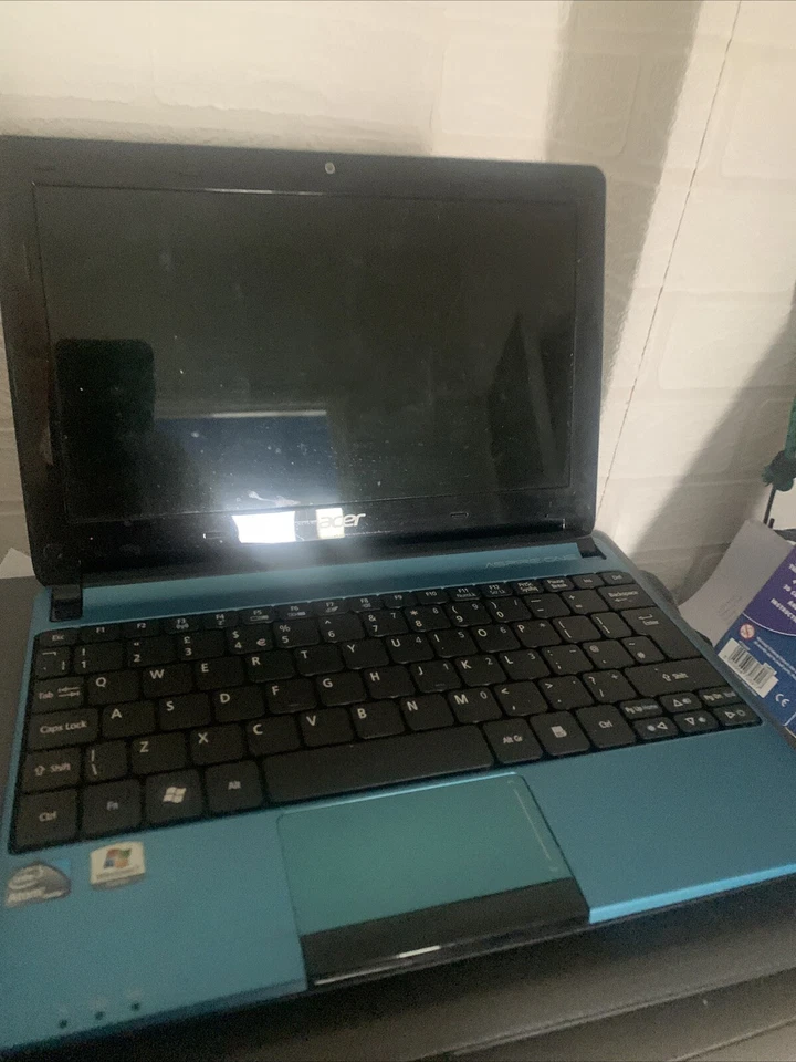 acer aspire one netbook - Image 1 of 2
