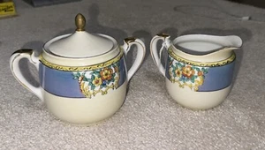 Antique Noritake Cream Sugar Set Floral ‘M’ Japan Luster Blue Yell Red Wood Lid - Bild 1 von 13