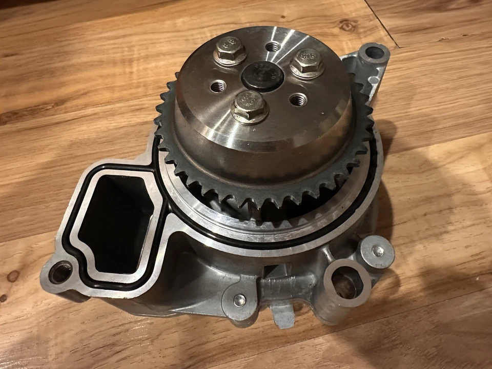 Bomba de agua del motor Gates para Chevrolet Equinox 2010-2017 12630084 43529 Foto 1 de 3