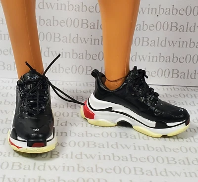 KS (A~ SE ADAPTA A KEN HECHO PARA MOVER MUÑECA CON CORDONES NEGRO ROJO ZAPATILLAS DEPORTIVAS ZAPATOS Foto 1 de 4