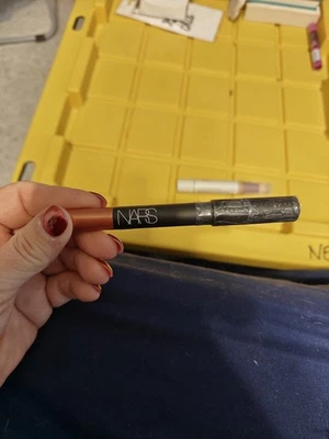 MY4- NARS ~ LÁPIZ DE SOMBRA SUAVE AL TACTO 0M1 0,14 OZ Foto 1 de 3
