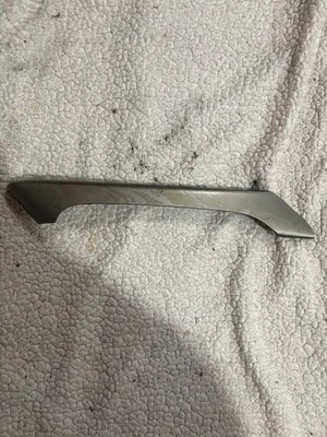 OEM 2006 PONTIAC G6 DRIVER DOOR PULL HANDLE - Image 1 of 2