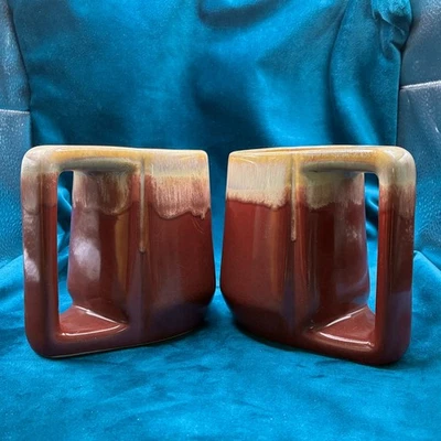 Juego de 2 tazas de café de gres Rodolfo Padilla esmalte por goteo rojo alrededor de los años 70 4 1/4" Foto 1 de 4