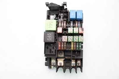 VOLKSWAGEN PASSAT 2012-2015 CAJA DE FUSIBLES MÓDULO RELÉ OEM Foto 1 de 4