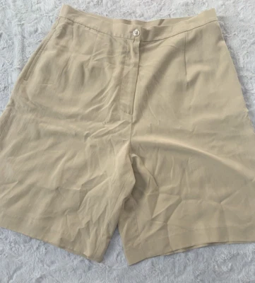 Bermuda Folio Saks Fifth Avenue feminina cintura alta casual tamanho 12 seda bege - Imagem 1 de 4