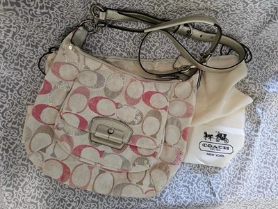Bolso de hombro This Is A Coach Kristin Signature Hobo Foto 1 de 4