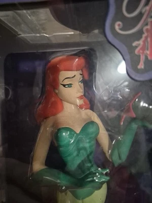 Estatua de Hiedra Venenosa Galería de Diamantes Batman La Serie Animada Caja Dañada Foto 1 de 4