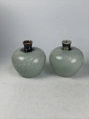 "Par de jarrones de colección chinos Celadon verde pequeños con tapas marrones 3-1/2""" Foto 1 de 4