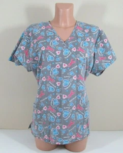 MEDGEAR. Women' XL Gray Scrub Top Breast Cancer Ribbons Hearts Pattern Waist Tie - Picture 1 of 5