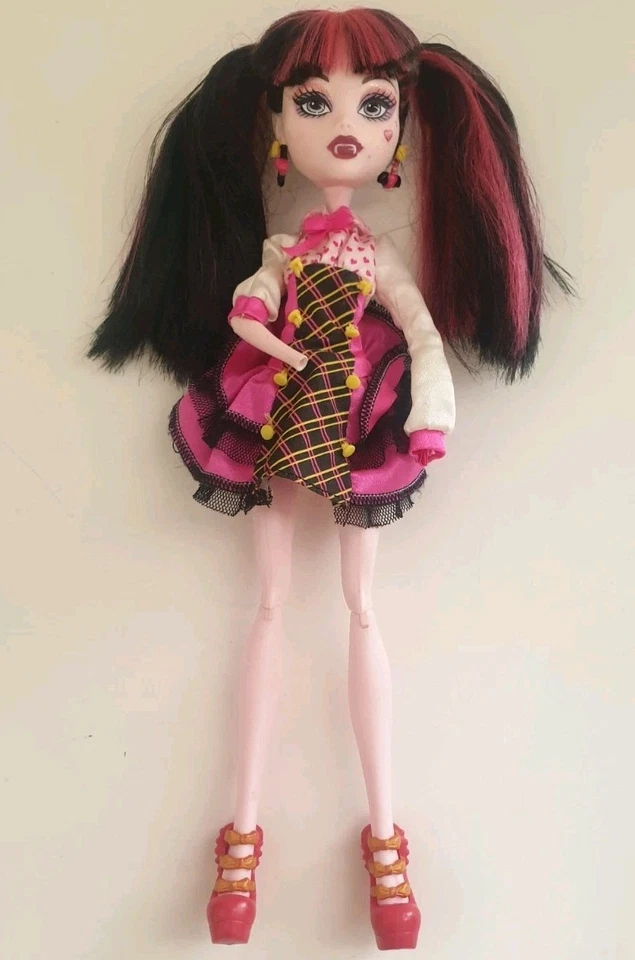 Original Monster High Forbitten Love Draculaura Vintage Doll With Outfit As Is - Image 1 of 4