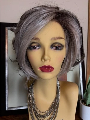 Tressallure Charlotte Realistic - EL52/38/49R8 Foto 1 de 4