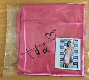 Yasuyo Saito Autographed Costume & instax photo Cheki Japanese Gravure Idol - Picture 1 of 2