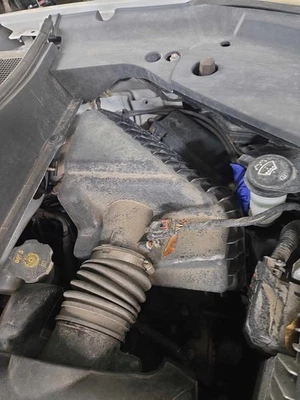 Used Air Cleaner Assembly fits: 2014 Gmc Acadia  Grade A - Image 1 of 4