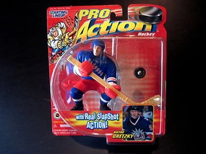 WAYNE GRETZKY 1998 "PRO ACTION" STARTING LINEUP HOCKEY FIGURE *NIB* - Imagen 1 de 1