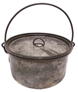 VTG Primitive Metal Camping Pot & Lid Handle Round Rustic Patina Farmhouse Decor - Picture 1 of 8