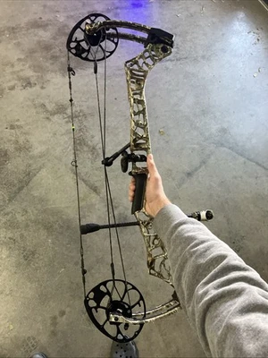 Mathews Phase 4 29 DW(70lbs) DL(29”) W/ Flatline Stabilizer **Mods Available** - Image 1 of 4