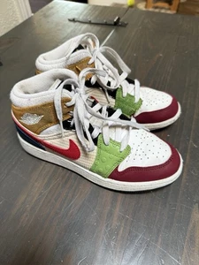 Nike Air Jordan 1 Mid SE GS Juvenil Talla 3.5 Zapatos DR6957-100 Zapatillas Habitación Desordenada - Imagen 1 de 10