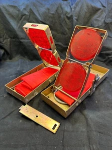 Vintage Ford OEM Reflector Flares Road Side Flags Kit & Metal Box Vehicle Safety - Bild 1 von 2