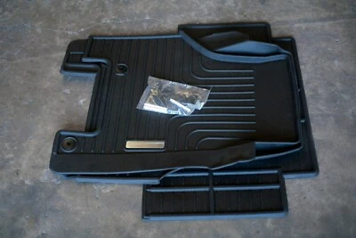 Juego de alfombrillas de goma Kenworth T680 / T880 de ULTRALINE (transmisión automática) Foto 1 de 4