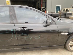 HOLDEN COMMODORE VE 07/2006-05/2013 RIGHT FRONT DOOR WINDOW SEDAN - Picture 1 of 12