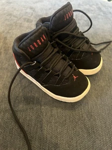 Zapatillas Jordan Max Aura TD rojas y negras talla 7 - Imagen 1 de 3